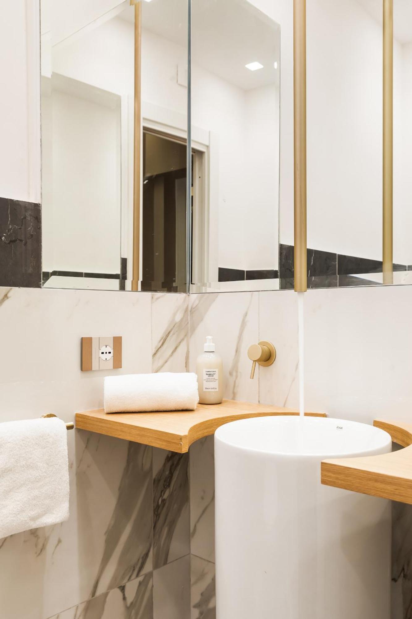 Spanish Steps Modern Gem Rom